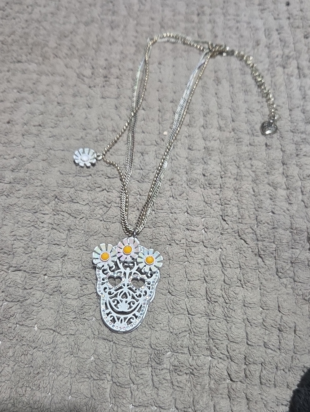 Silver Dainty Sugar Skull Pendant Necklace with White & Yellow Flowers